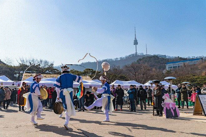 Lễ hội truyền thống được tổ chức tại làng Namsangol Hanok, Hàn Quốc, trong ba ngày đầu tiên của năm Canh Tý 2020. Ảnh: Làng Namsangol Hanok.