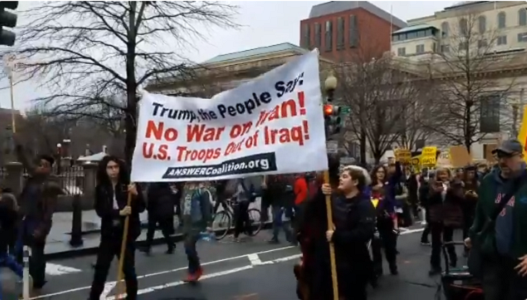 Người biểu tình ở Washington cũng mang theo các khẩu hiệu: "Không chiến tranh hay trừng phạt đối với Iran" và "Lính Mỹ rút khỏi Iraq".
