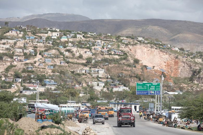 Haiti cũng là đất nước dễ bị ảnh hưởng bởi thiên tai, và trận động đất năm 2010 càng khiến cuộc sống của người dân khốn khổ hơn. Mời độc giả xem thêm video: Haiti và hy vọng phục hồi ngành du lịch (Nguồn video: VTC14)