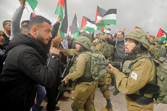 Người biểu tình Palestine đụng độ với lực lượng an ninh Israel tại Thung lũng Jordan, Bờ Tây, hôm 29/1.