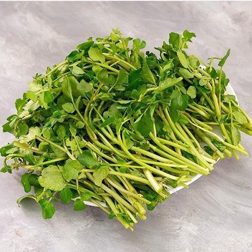 Lợi ích sức khỏe của cải xoong: Cải xoong có nhiều chất chống oxy hóa và vitamin. Chuyên gia dinh dưỡng của MyFitnessPal , Stephanie Nelson, giải thích: “Cải xoong thuộc họ rau cải, bên cạnh bông cải xanh, súp lơ trắng và cải Brussels.