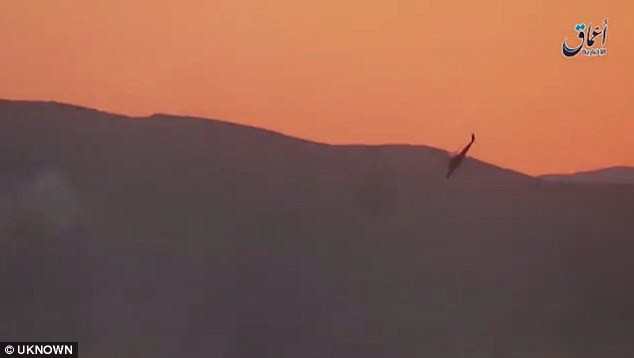 Bộ Quốc phòng Nga cho biết, chiếc trực thăng Mi-25 chở hai phi công Nga Evgeny Dolgin và Ryafagat Khabibulin đã bị bắn hạ khi đang trên đường trở về căn cứ sau chuyến bay sử dụng tên lửa để đẩy lui phiến quân IS theo đề nghị của quân đội Syria.