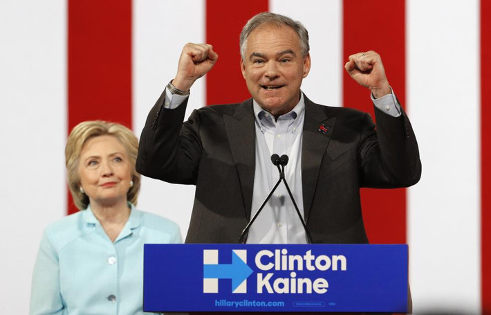 Bà Clinton đã đề cử Thượng nghị sĩ Tim Kaine là ứng viên phó tổng thống Mỹ của Đảng Dân chủ.