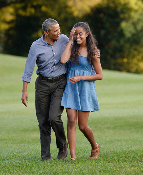 Tổng thống Obama và con gái ở Nhà Trắng ngày 23/8/2015.
