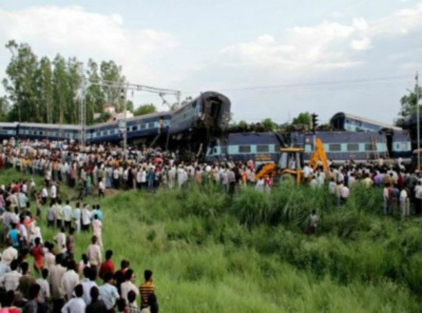 Vào lúc 3h15 ngày 26/11/1998 ở Punjab, Ấn Độ, tàu Jammu Tawi-Sealdah đã đâm vào 6 toa tàu bị trật bánh của tàu Frontier Mail, khiến ít nhất 212 người thiệt mạng
