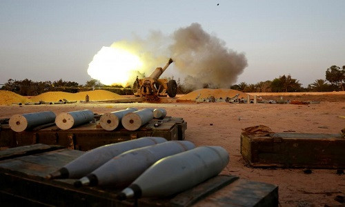 Các lực lượng Libya nã pháo về phía căn cứ của nhóm IS ở Sirte.