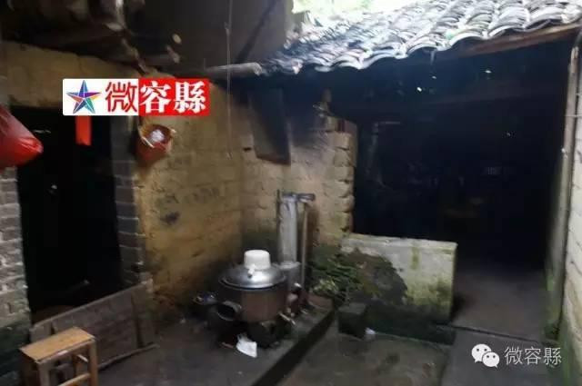 Góc bếp trong nhà của ông Liang.