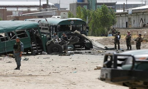 Reuters dẫn lời các nhà chức trách cho hay, phiến quân Taliban đánh bom liều chết ở Afghanistan, nhằm vào chiếc xe buýt chở các học viên cảnh sát mới tốt nghiệp ở khu vực ngoại ô phía tây thủ đô Kabul.