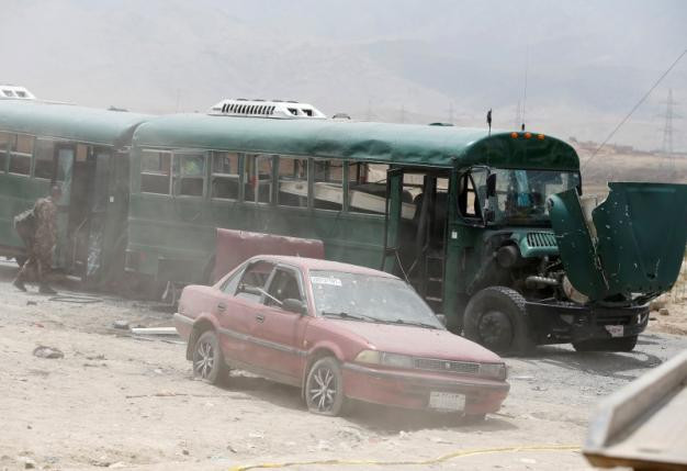 “Vụ đánh bom đầu tiên nhằm vào chiếc xe buýt chở các học viên cảnh sát Afghanistan. Trong vụ tấn công thứ hai, kẻ đánh bom tự sát lao chiếc ô tô chở đầy thuốc nổ vào lực lượng cứu hộ”, người phát ngôn của Taliban, Zabihullah Mujahid, nói.