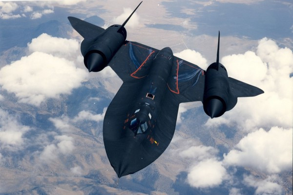 Lockheed SR-71 Black là một kiểu máy bay trinh sát chiến lược tiên tiến tầm xa, được phát triển chủ yếu từ Lockheed A-12 của những năm 1960. Với vận tốc Mach3+ (tương đương trên 3.675 km), Lockheed SR-71 Black cũng là loại phi cơ nhanh nhất thế giới.