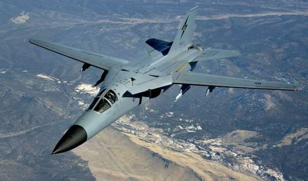 Máy bay General Dynamics F-111 có thể đạt tới tốc độ siêu thanh. Vận tốc tối đa của F-111 là 3.062 km/h.