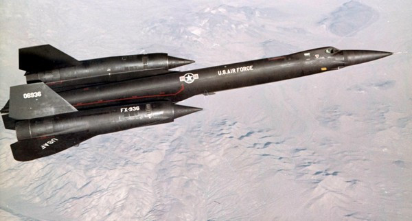 Máy bay Lockheed YF-12 của Không quân Mỹ có thể đạt vận tốc hơn 3.218 km/h.