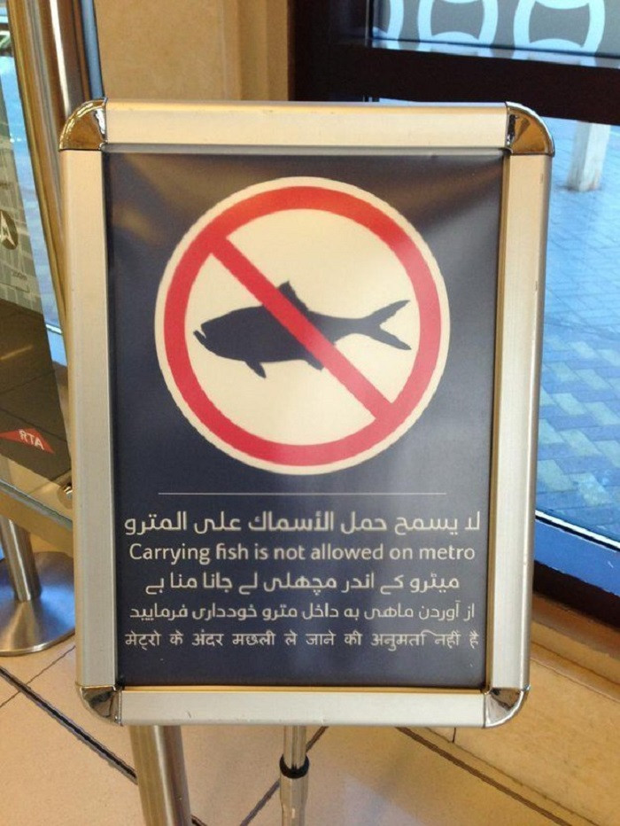 Bạn có thể bắt gặp biển cấm ở bất kỳ nơi nào của Dubai.