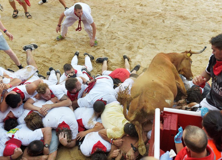 Lễ hội “bò rượt” San Fermin được xem là lễ hội của những người liều lĩnh vì mức độ quá nguy hiểm.