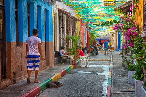 Con phố ở Cartagena (Colombia) - một trong những thành phố lãng mạn nhất thế giới.