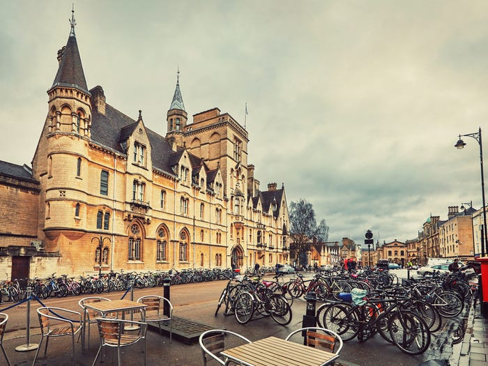 Đường phố của Oxford (Anh) gây ấn tượng bởi những tòa nhà với nhiều kiểu kiến trúc khác nhau.