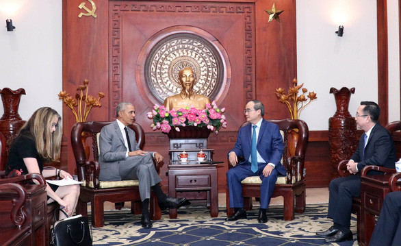 Về phía mình, cựu Tổng thống Obama cảm ơn Chính phủ Việt Nam và chính quyền TP.HCM đã hỗ trợ, phối hợp thu xếp cho chuyến công tác của ông và phu nhân. Đồng thời, ông bày tỏ sự vui mừng khi hai nước tiếp tục duy trì quan hệ tốt đẹp. Ảnh: TTXVN.