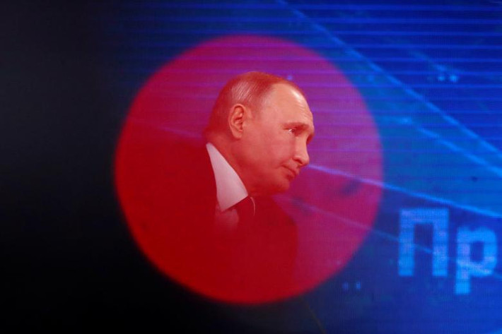 Tham gia cuộc bầu cử năm 2012, ông Putin dễ dàng tái đắc cử với 63,6% số phiếu ủng hộ. Hiến pháp được sửa đổi để gia hạn nhiệm kỳ tổng thống Nga từ 4 năm lên 6 năm.