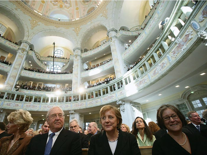 Bà Merkel là người theo Cơ đốc giáo và cũng là thành viên của Hội Thánh Tin Lành ở Berlin, Brandenburg và Silesian Upper Lusatia.