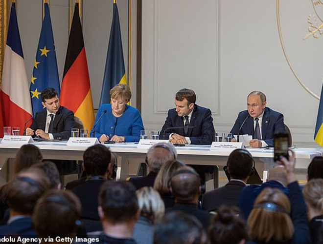Hội nghị thượng đỉnh 4 bên có sự tham dự của Tổng thống Nga V. Putin, Tổng thống Pháp Emmanuel Macron, Thủ tướng Đức Angela Merkel và Tổng thống Ukraine Volodymyr Zelensky.