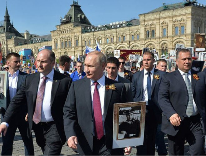 Được biết, chịu trách nhiệm bảo vệ ông Putin là các vệ sĩ được tuyển chọn kỹ càng bởi Cục Bảo vệ liên bang (FSO).