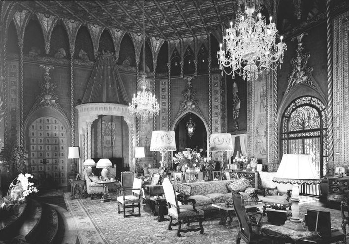 Khu nghỉ dưỡng được xây dựng vào khoảng những năm 1920 với 128 phòng. Ông Trump mua lại khu này với giá khoảng 8 triệu USD vào năm 1985, sau đó cải tạo và biến nó thành một điểm đến nổi tiếng. Ảnh: TC.