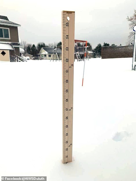 Tuyết rơi dày gần 60 cm đo được ở Gary New Duluth, Minnesota, ngày 30/11.