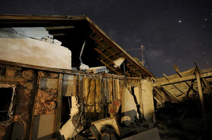 Một ngôi nhà bị phá hủy sau trận động đất mạnh 7,1 độ Richter ở Trona, California, Mỹ, ngày 6/7/2019.