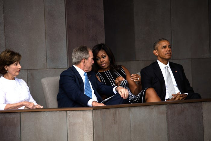 "Ông ấy là một người đàn ông hài hước và tuyệt vời", bà Obama nói tiếp.