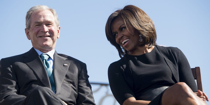 Tình bạn thân thiết giữa cựu Tổng thống Mỹ George W. Bush và bà Michelle chắc hẳn sẽ khiến nhiều người ngạc nhiên và cũng rất ngưỡng mộ.