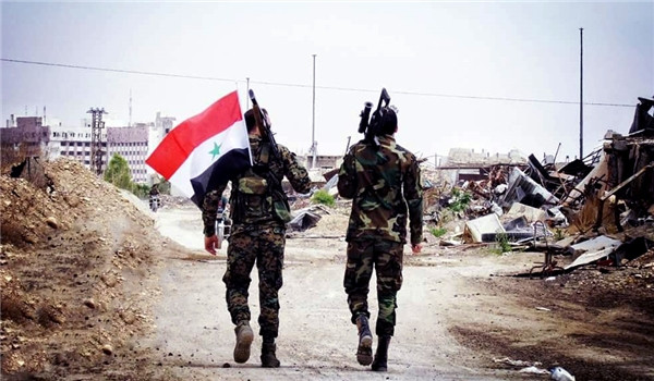 Theo một nguồn tin chiến trường, lực lượng Syria phá hủy đoàn xe quân sự của tổ chức khủng bố IS ở Badiyeh và Đông Homs khi đoàn xe này đang tiến đến căn cứ của Quân chính phủ Damascus. Ảnh: IIT.