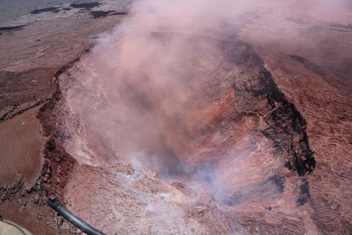Miệng Puu Oo của núi lửa Kilauea sau khi nó phun trào.