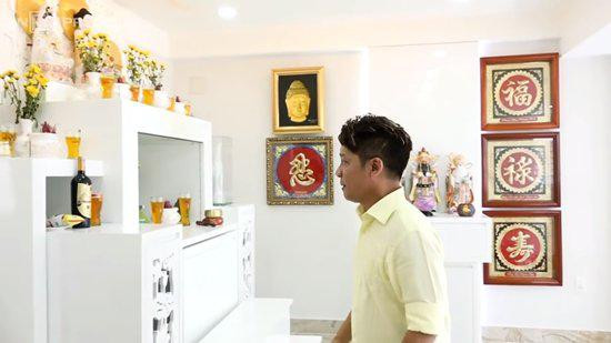 Không gian thờ tự được Minh Nhí đầu tư cẩn thận và đặt ở nơi tôn nghiêm, trang trọng trong nhà.