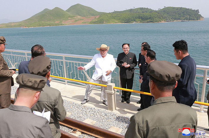 Ông Kim Jong-un nhấn mạnh về việc Triều Tiên cần tiếp tục xây dựng và phát triển mọi thứ dựa trên chính sức lực của mình. (Ảnh: KCNA)