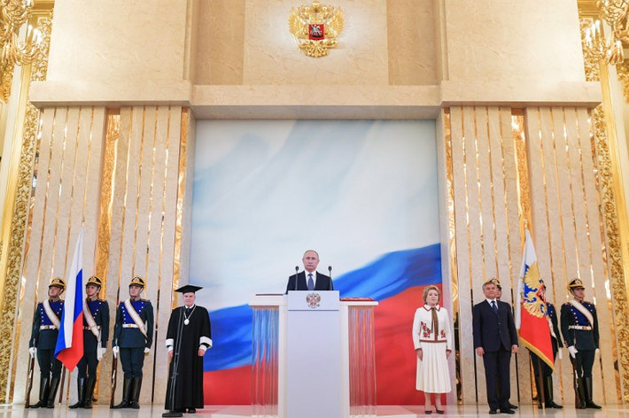 Lễ nhậm chức nhiệm kỳ thứ 4 của Tổng thống Nga Putin đã diễn ra trước sự chứng kiến của hàng nghìn khách mời tại Điện Kremlin vào lúc 12h trưa ngày 7/5 theo giờ địa phương, tức 16h theo giờ Hà Nội. Ảnh: Sputnik.