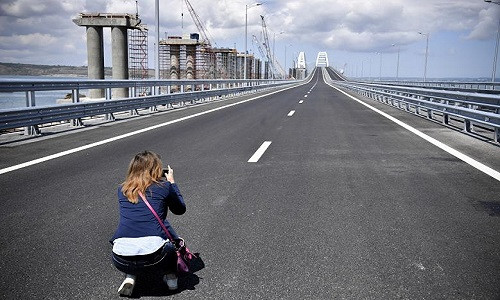 Cây cầu nối liền khu vực Krasnodar ở miền nam nước Nga với bán đảo Crimea - vùng lãnh thổ được Nga sáp nhập từ năm 2014 – hiện là cây cầu dài nhất Châu Âu. (Nguồn ảnh: Reuters)