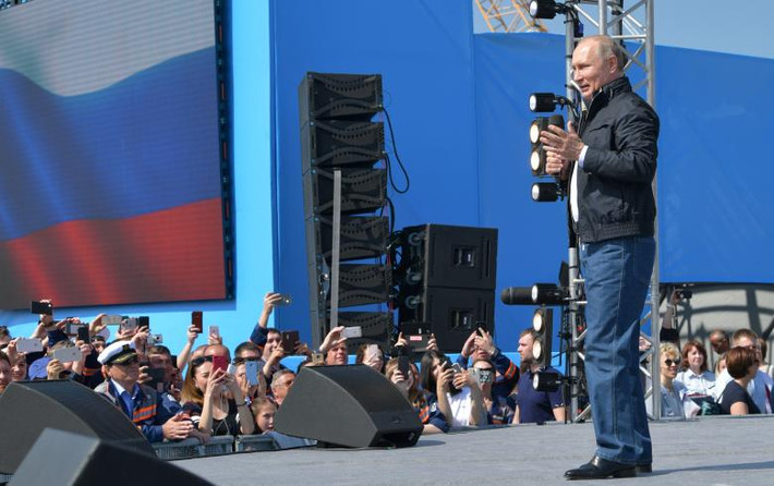 Phát biểu tại lễ khánh thành, Tổng thống Putin gọi đây là “công trình lịch sử”, đồng thời gửi lời cảm ơn tới những người đã đóng góp công sức làm nên cây cầu này.