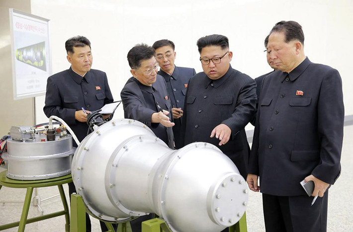 Trước đó, tại Hội nghị thượng đỉnh liên Triều ngày 27/4, lãnh đạo Triều Tiên Kim Jong-un tuyên bố Bình Nhưỡng sẽ "đóng cửa bãi thử hạt nhân ở phía bắc trong tháng 5/2018".