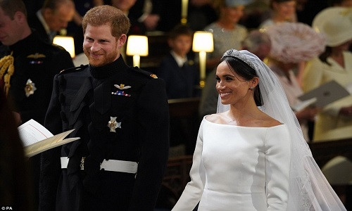 Theo báo Daily Mail, hôn lễ của cặp đôi Hoàng gia Harry-Markle chính thức được cử hành vào khoảng 12h ngày 19/5 (giờ địa phương) tại Nhà nguyện St.George ở Lâu đài Windsor. (Nguồn: Daily Mail)