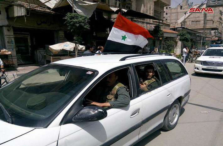 Theo các nhà quan sát địa phương, Quân đội Syria và đồng minh sẽ tái chiếm những căn cứ cuối cùng của nhóm IS ở khu vực phía bắc al-Hajar al-Aswad trong vài ngày tới. Ảnh: SANA.