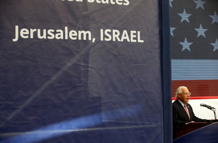 Việc mở Đại sứ quán Mỹ ở Jerusalem diễn ra đúng dịp Israel kỷ niệm 70 năm Ngày Quốc khánh. Ảnh: Đại sứ Mỹ tại Israel David Friedman phát biểu trong buổi lễ khai trương. Ảnh: Reuters.