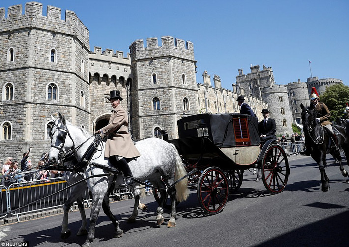Được biết, Hoàng tử Harry và cô dâu Meghan sẽ ngồi trên chiếc xe này và đi một vòng quanh thị trấn sau hôn lễ để “ra mắt” công chúng.