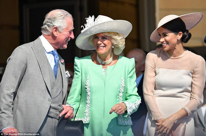 Công nương Markle được các thành viên trong gia đình Hoàng gia Anh chào đón nồng nhiệt và cô luôn nở nụ cười rạng rỡ.
