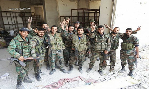 Theo Al Masdar News ngày 4/5, Quân đội Syria đang tiếp tục chiến dịch quân sự nhằm quét sạch các tay súng phiến quân IS còn lại ở khu vực Nam Damascus. Ảnh: AMN.