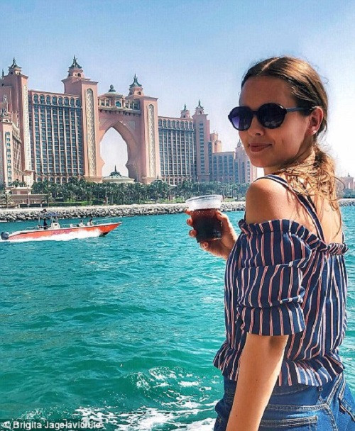 Brigita đăng bức hình này với chú thích: “Cuối tuần ở Dubai”.