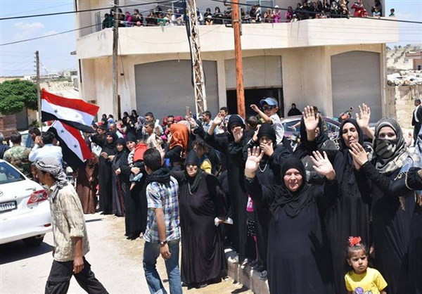 Người dân vui mừng trước chiến thắng của Quân đội Syria tại Bắc Homs.