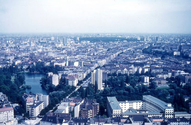 Thủ đô Berlin với những tòa nhà cao tầng nhìn từ trên cao.