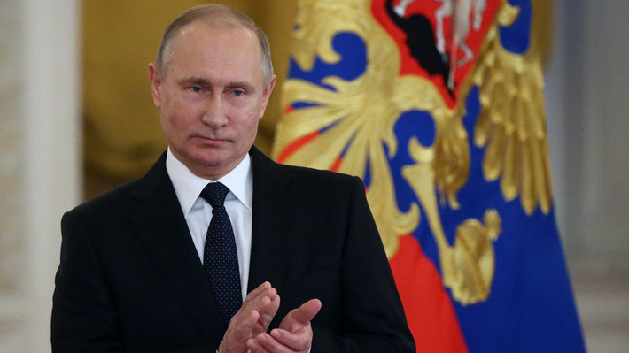 Ông Putin sẽ chính thức bước vào nhiệm kỳ tổng thống thứ 4 sau lễ nhậm chức ngày 7/5. Trên cương vị lãnh đạo nước Nga, Tổng thống Putin sẽ phải giải quyết các vấn đề kinh tế như thiếu hụt nguồn nhân lực, gánh nặng lương hưu, đa dạng hóa nền kinh tế, đổi mới nền công nghiệp và thu hút đầu tư nước ngoài. Ông Putin cũng sẽ phải chèo lái con thuyền nước Nga thoát khỏi bao vây cô lập quốc tế sau các đòn trừng phạt của phương Tây. Ảnh: TASS.