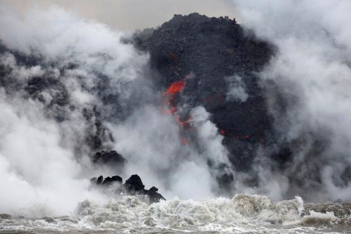 Hàng nghìn người đã phải sơ tán khi núi lửa Kilauea hoạt động trở lại trong vài tuần gần đây.