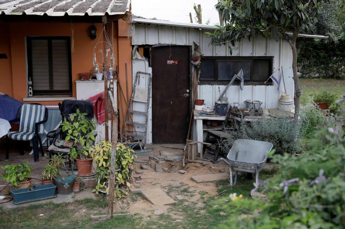 Hãng thông tấn Reuters mới đây đăng tải loạt ảnh ghi lại cuộc sống của người dân ở khu vực biên giới Israel-Gaza hôm 30/5, sau thỏa thuận ngừng bắn đạt được do Ai Cập đóng vai trò trung gian hòa giải. (Nguồn ảnh: Reuters)